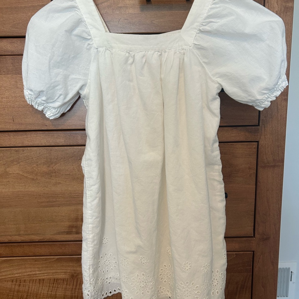 Beautiful girl’s GAP white eyelet dress-worn once size small 6-7